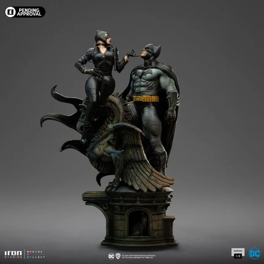 PRE-ORDER: Iron Studios DC Comics Batman and Catwoman Art Scale 1/6 Diorama